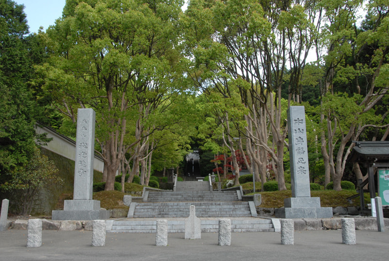 大本山瀧光徳寺の山門石柱